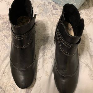 Taos black Ultimo leather booties